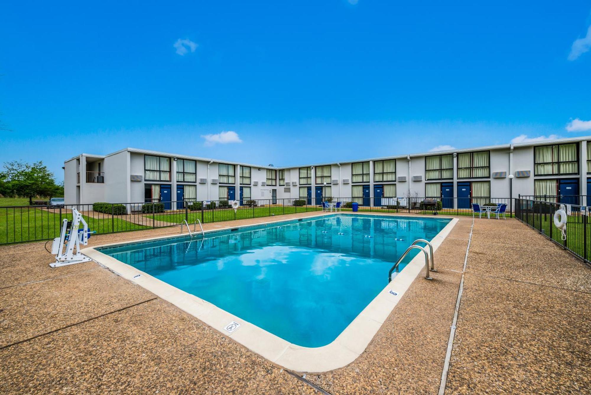 Motel 6-Henderson, Tx Екстер'єр фото